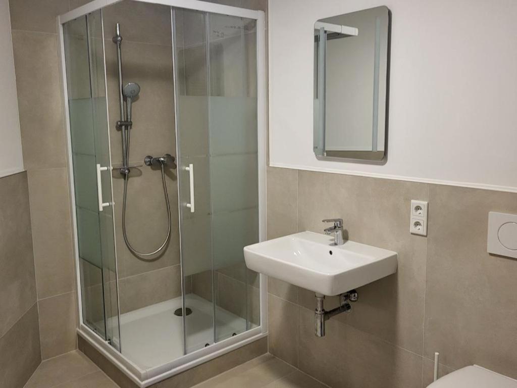 Monteurzimmer Mit Zwei Einzelnen Betten In Einer 3Zi Wohnung Mit Kuche Und Bad Osnabruck Bagian luar foto